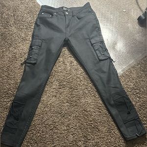 BLACK SEMI-WAXED BUNGEE CORD SERENADE SKINNY CARGO JEANS